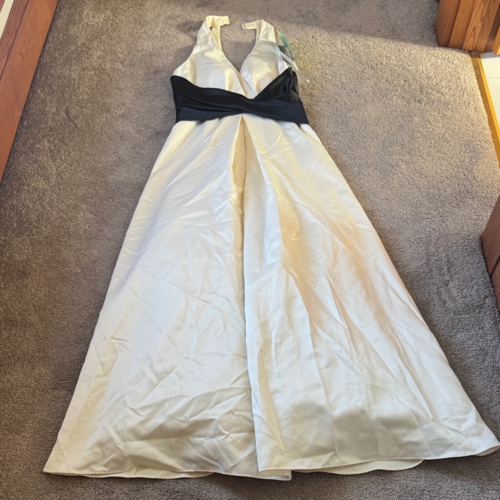 Nicole Miller Platinum Ivory Halter Formal Gown Black Waist Satin Dress SIZE 12